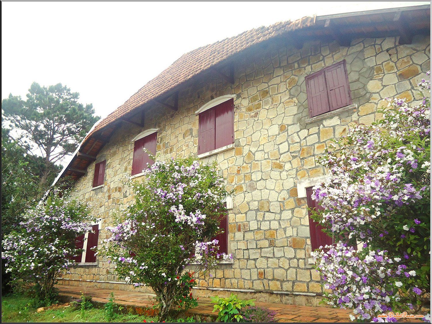 Đất nền biệt thự hẻm ô tô đường kim đồng diện tích gần 240m2, gần TTVHTT tỉnh, có sẵn giấy phép XD, view toàn thành phố, ô tô tận nơi, phù hợp xây biệt thự nghỉ dưỡng, kinh doanh homestay, giá chào bán 7.2 tỷ