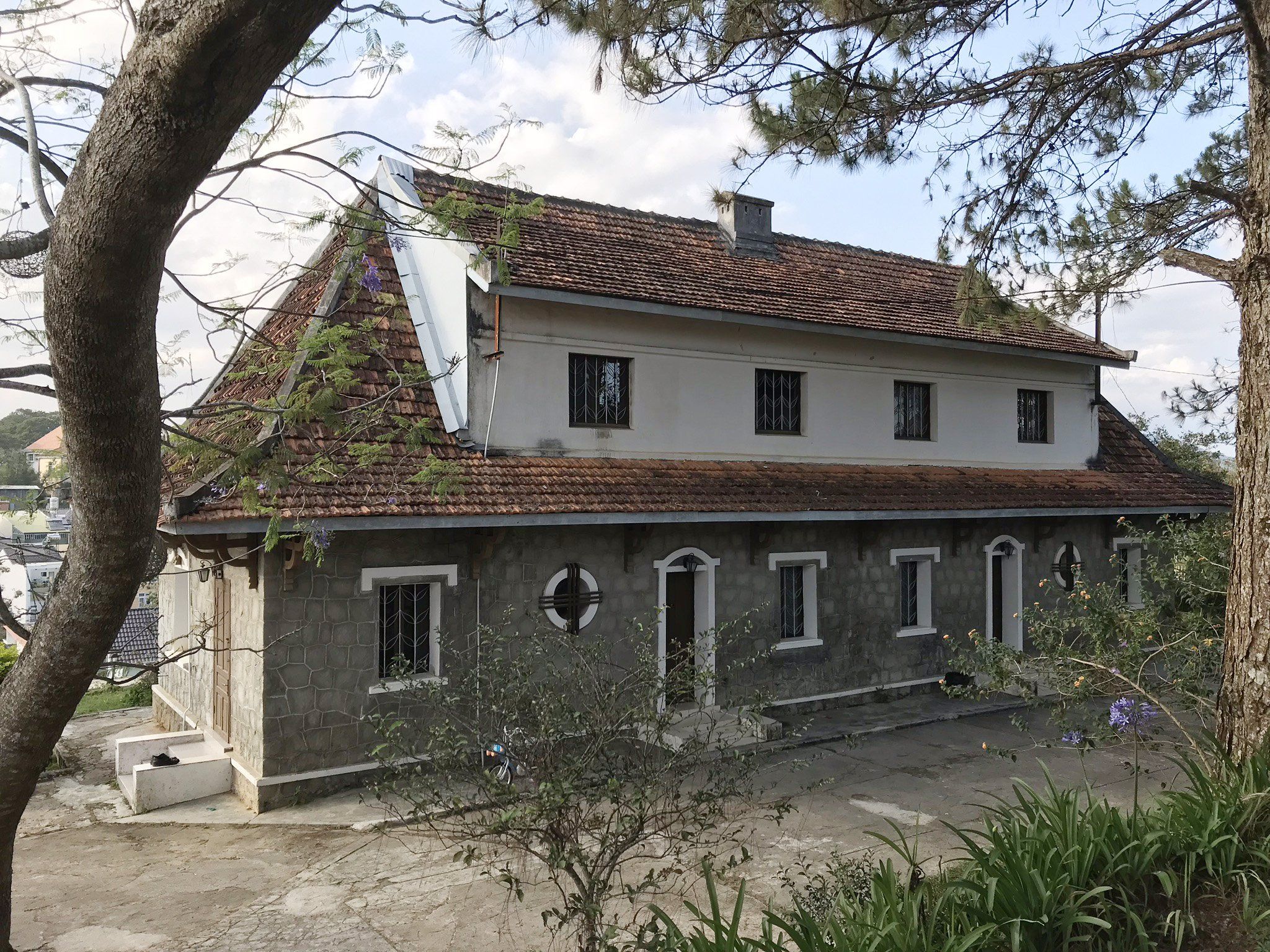 Đất biệt thự view rừng thông đẹp, P7, Tp Đà Lạt. Gần trường Cao Đẳng Du Lịch Đà Lạt, Resort Lý Nhã Kỳ. Đường ô tô. Giá: 5 tỷ