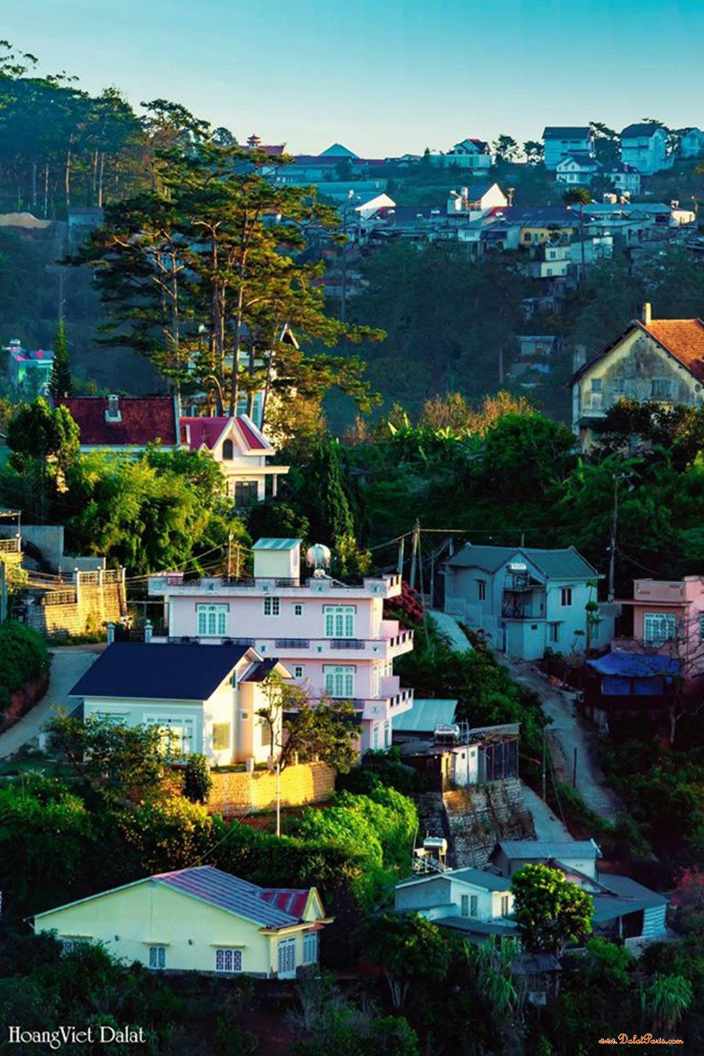 Nhà Liên kế phố mặt tiền Đường Nguyễn Đình Quân, Phường 2, ngay trung tâm TP .Đà Lạt, cách Hồ Xuân Hương 1km, thích hợp xây khách sạn, giá 9,2tỷ