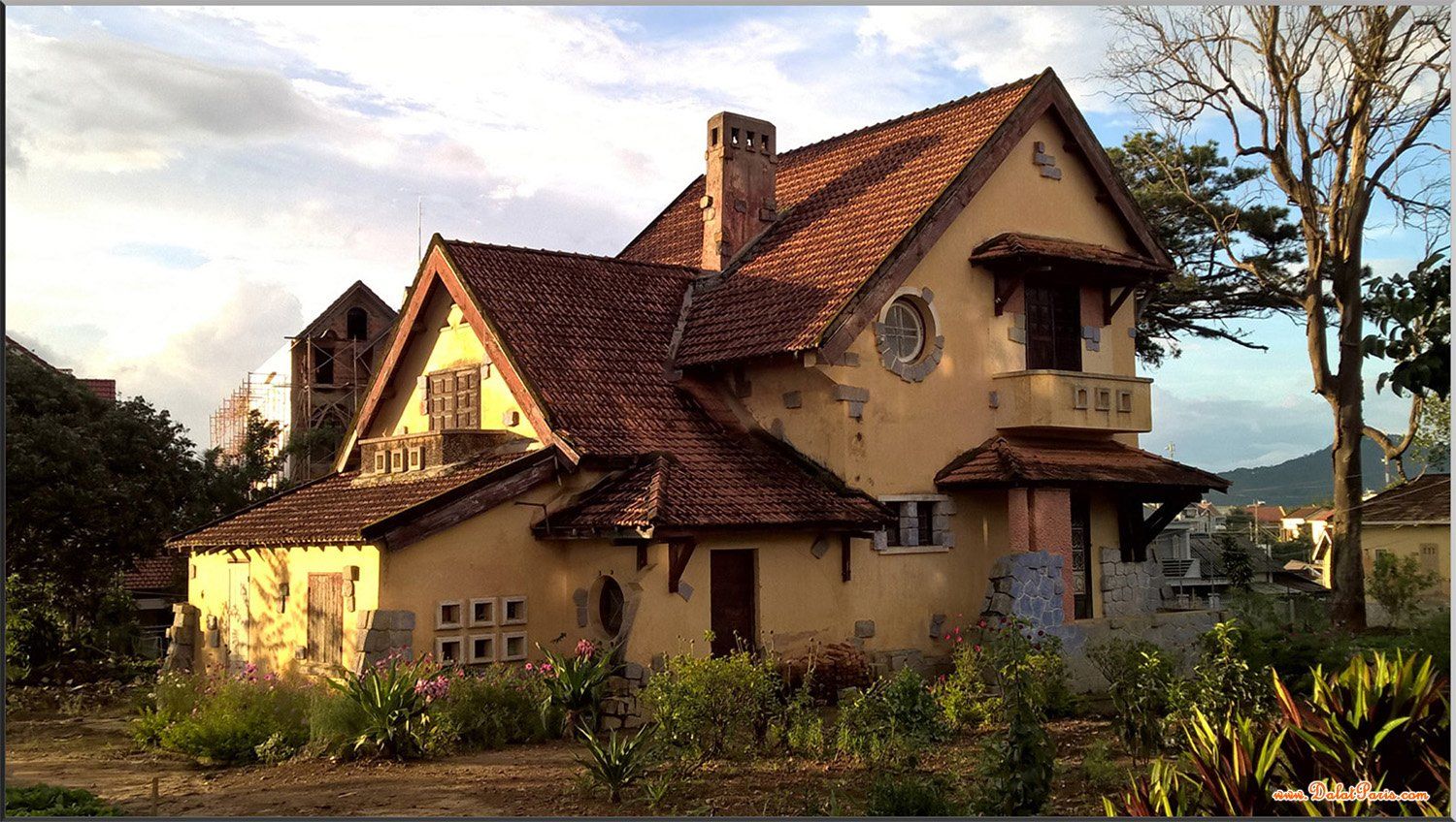 Bán nhà kinh doanh Homestay Gần Hồ Xuân Hương thuộc KQH Phạm hồng thái, Phường 10, nhà mới đẹp, cách Hồ Xuân Hương 500m, thích hợp an cư, giá 15tỷ