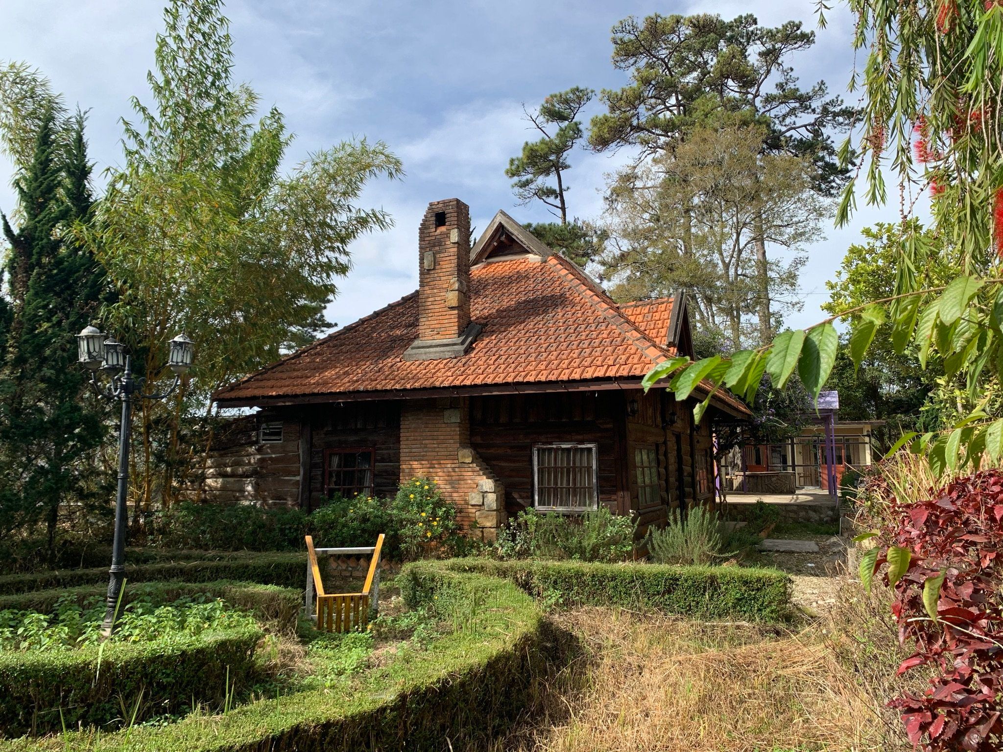 Đất biệt thự 2 mặt tiền đường Nguyễn Trãi DT 248m2, cách Hồ Xuân Hương khoản 500m, khu vực kinh doanh sầm uất, sang trọng. Đường nhựa ô tô. Giá 26 tỷ