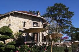 Bán nhà mặt tiền tô vĩnh diện, phường 6, gần trung tâm TP .Đà Lạt, cách hồ xuân hương 2km, gần chợ ngô Quyền, gần bệnh viện, thích hợp an cư nghỉ dưỡng, giá 6,9tỷ