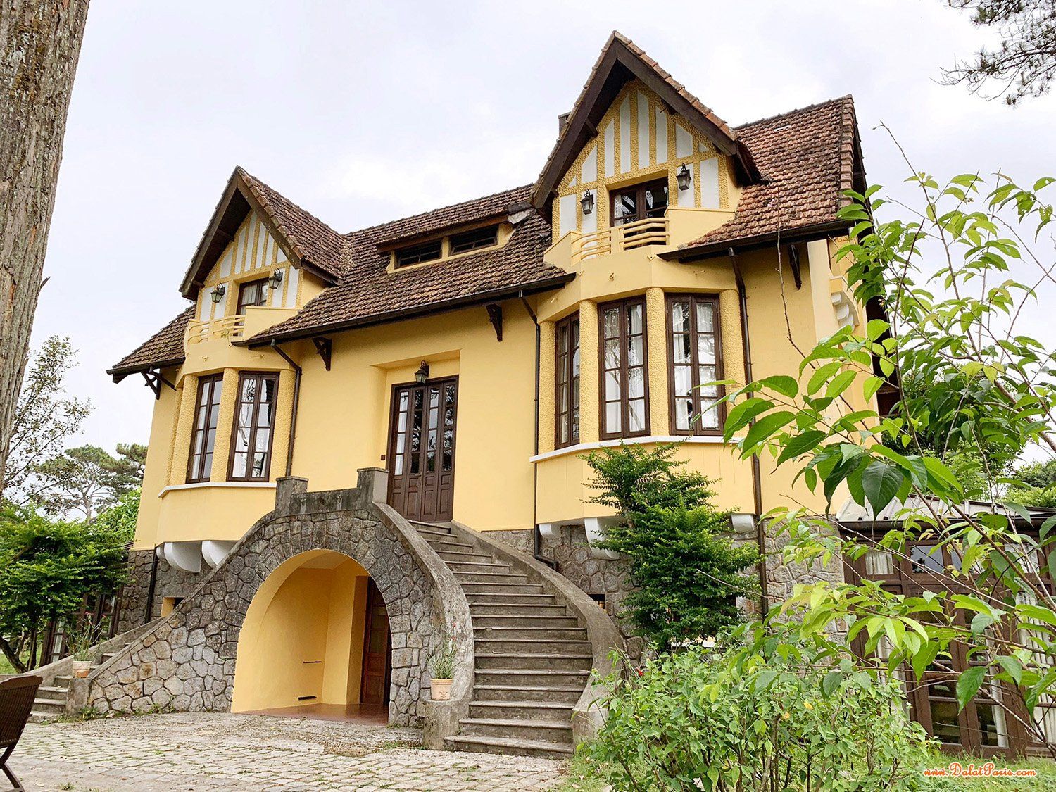 Biệt thự Đường Nam Hồ, Phường 11, gần trung tâm TP .Đà Lạt, cách trục đường chính 50m, thích hợp kinh doanh khách sạn, An cư nghỉ dưỡng, view đẹp, giá 25tỷ