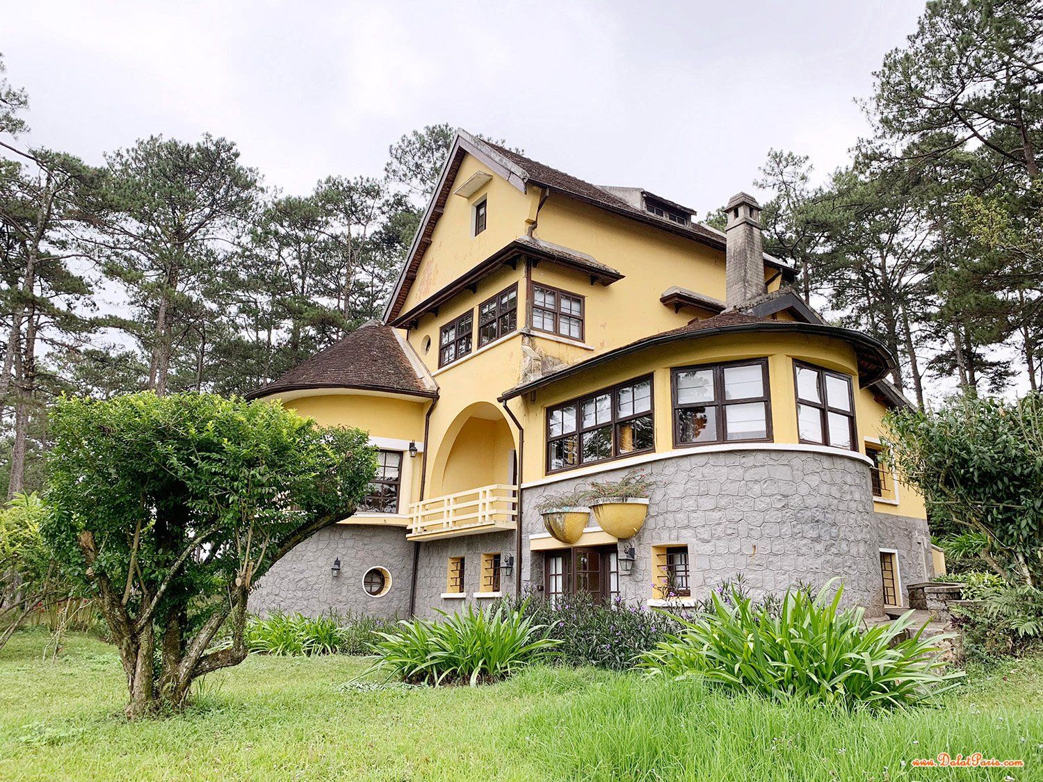 Bán đất tặng căn nhà trên đất mặt tiền Đường Chính Yersin, Phường 10, ngay trung tâm ngay Hồ Xuân Hương, thích hợp kinh doanh đa ngành nghề, xây khách sạn, giá 34,5tỷ