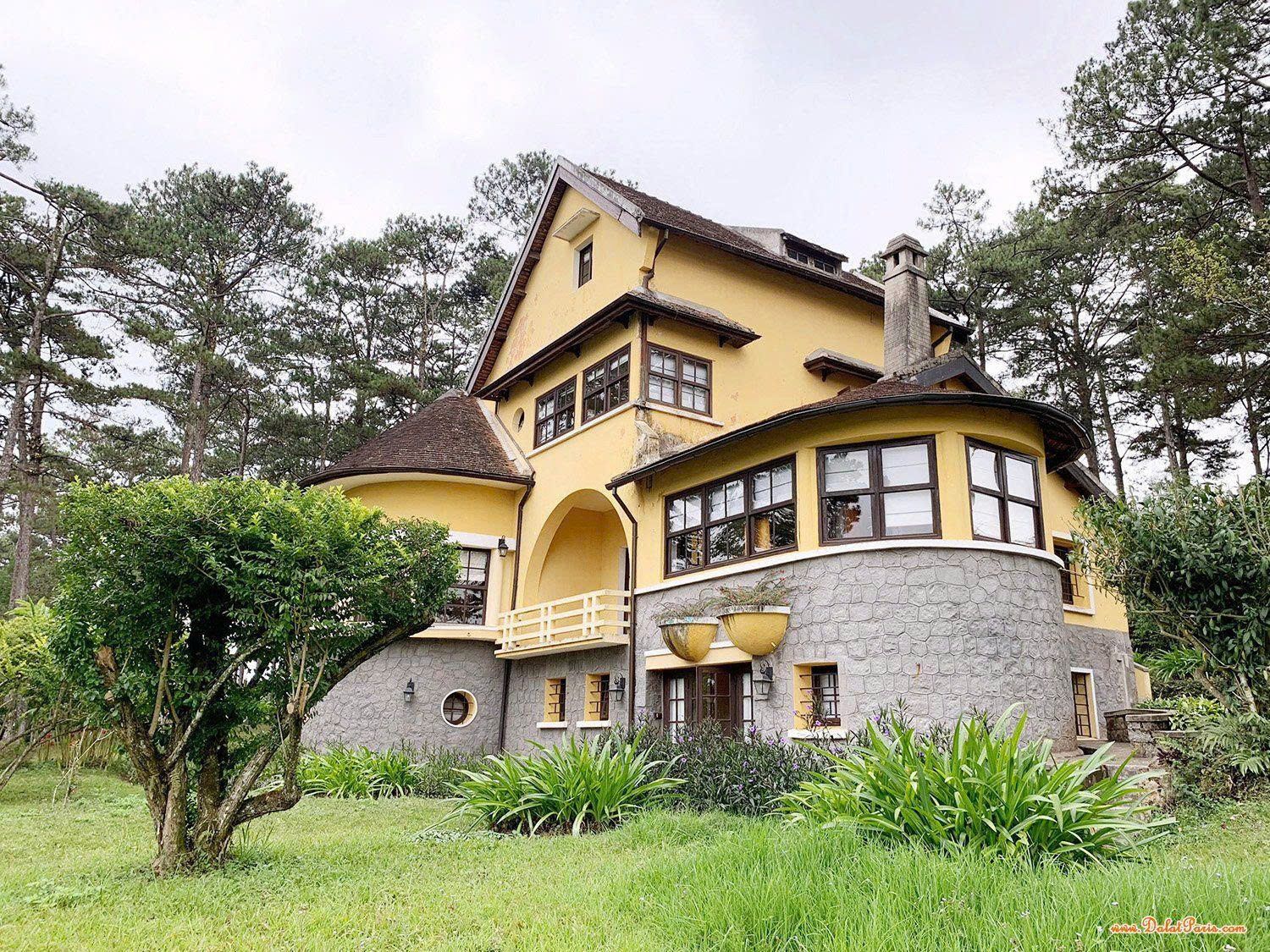 Nhà liên kế sân vườn KQH Thái Lâm, P4, Đà Lạt. DT 116.8m2, 4 lầu 3 PN. Cách HXH khoản 4km, gần dinh 3. Khu dân cư an ninh, sang trọng. Đường ô tô. Giá 12 tỷ