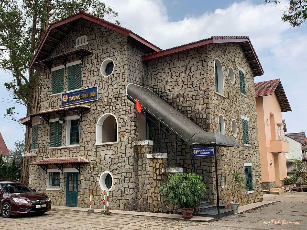 Nhà liên kế KQH Trần Anh Tông, 72m2, 3 lầu 3PN. Gần Viện nghiên cứu hạt nhân, cách HXH khoản 2.5km. Khu dân cư an ninh, sang trọng. Đường ô tô. Giá 9.2 tỷ