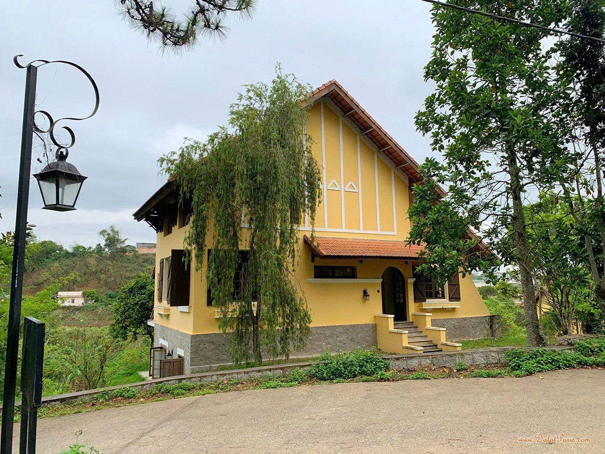 Đất đẹp kinh doanh mặt tiền đường Lê Hồng Phong, P3, Đà Lạt. DT 1743m2 full thổ cư. Gần trung tâm hành chính tỉnh. Cách HXH khoản 1km. Thích hợp kinh doanh đa nghành nghề. Giá 130 tỷ